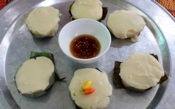 The rustic rice cake of Nghe An Province