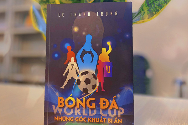 Tác giả 'Cơn mưa băng giá' ra sách 'Bóng đá - World Cup - những góc khuất'