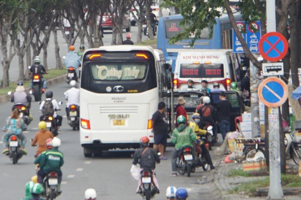 'Bêu tên' 10 nhà xe cố tình vi phạm, không sợ biên bản phạt