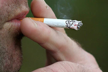 Hút thuốc 25 năm, người đàn ông mắc 2 ung thư cùng lúc di căn não