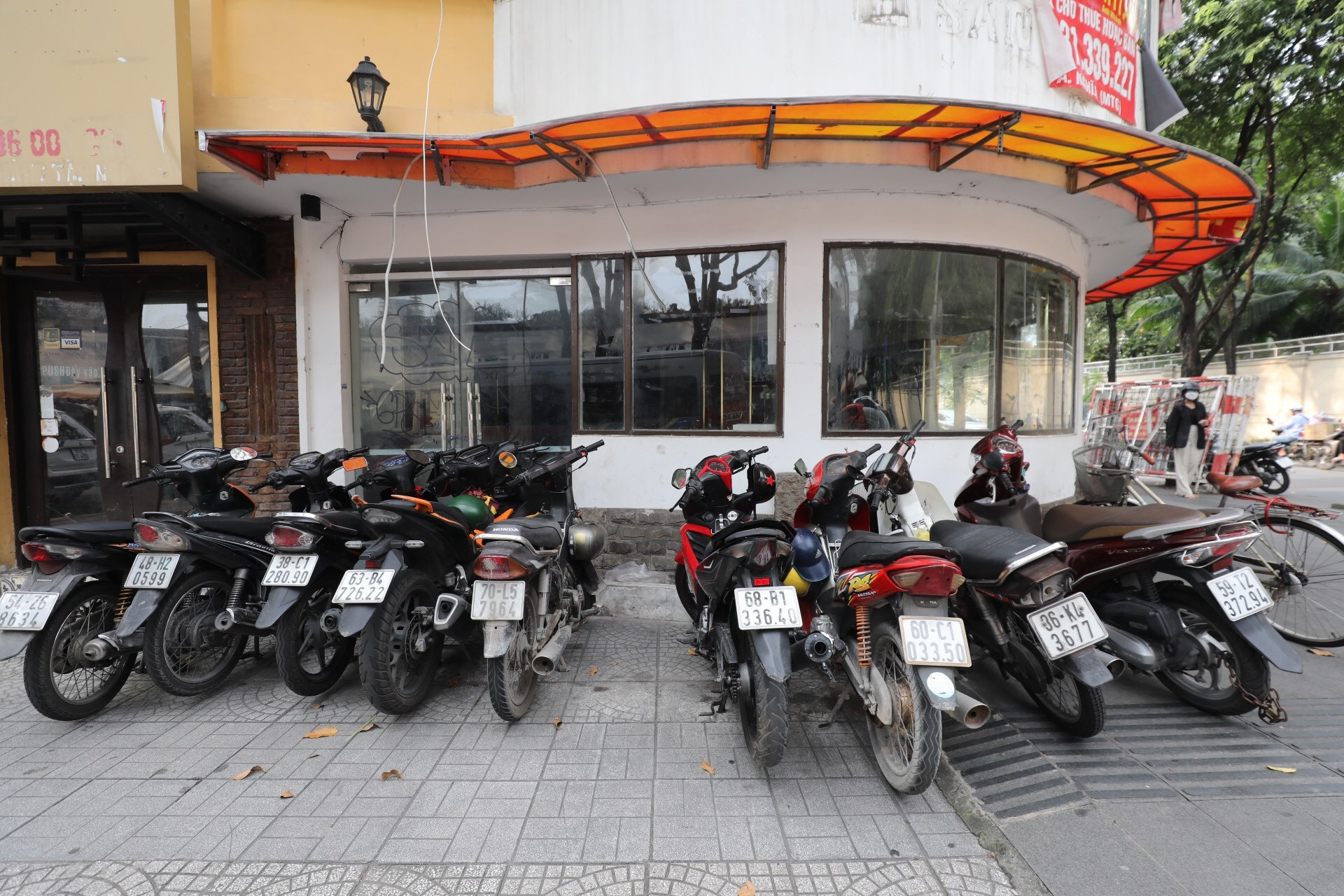 mat bang trung tam anh 6