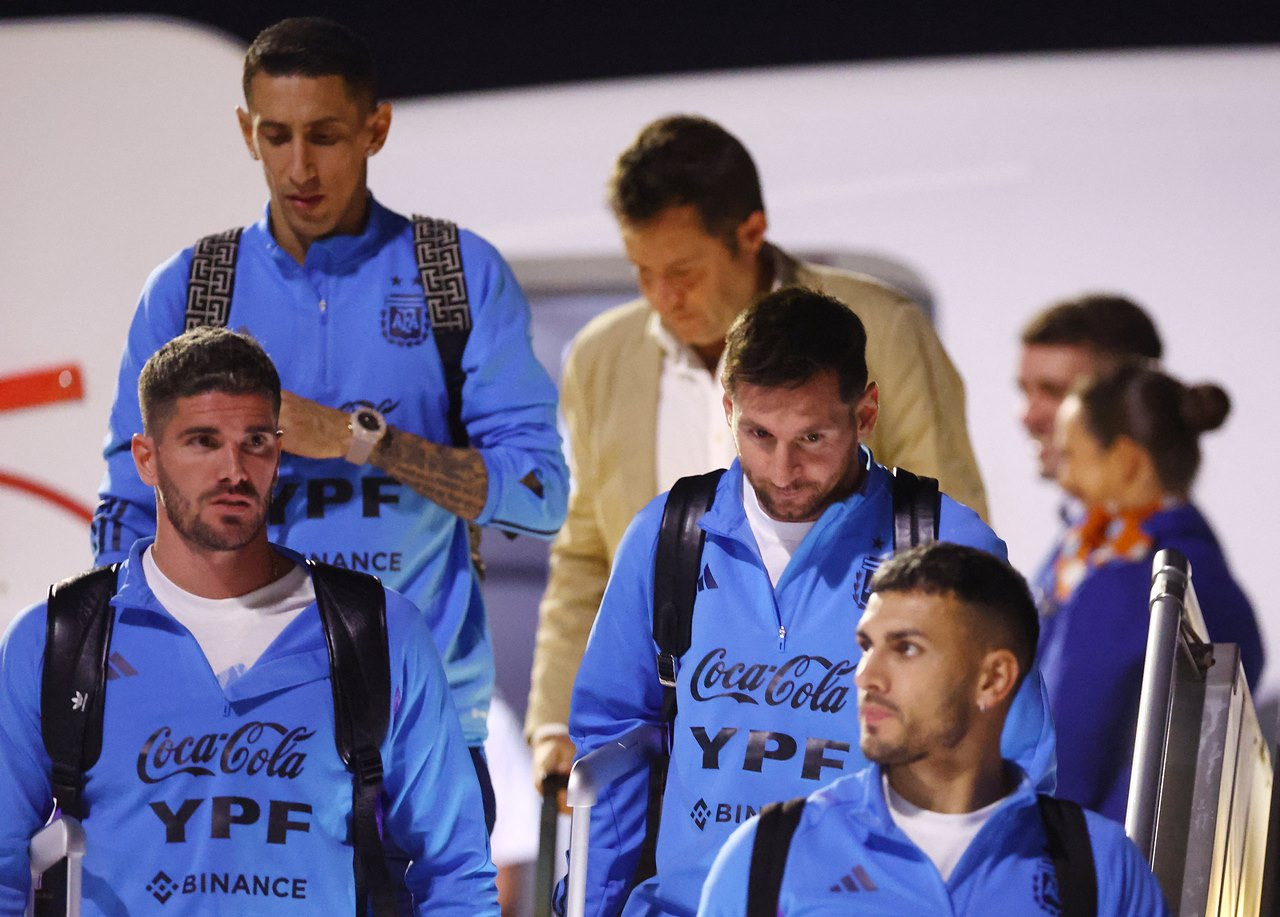 Messi và các đồng đội đổ bộ Doha, bắt đầu hành trình chinh phục cúp vàng Thế giới