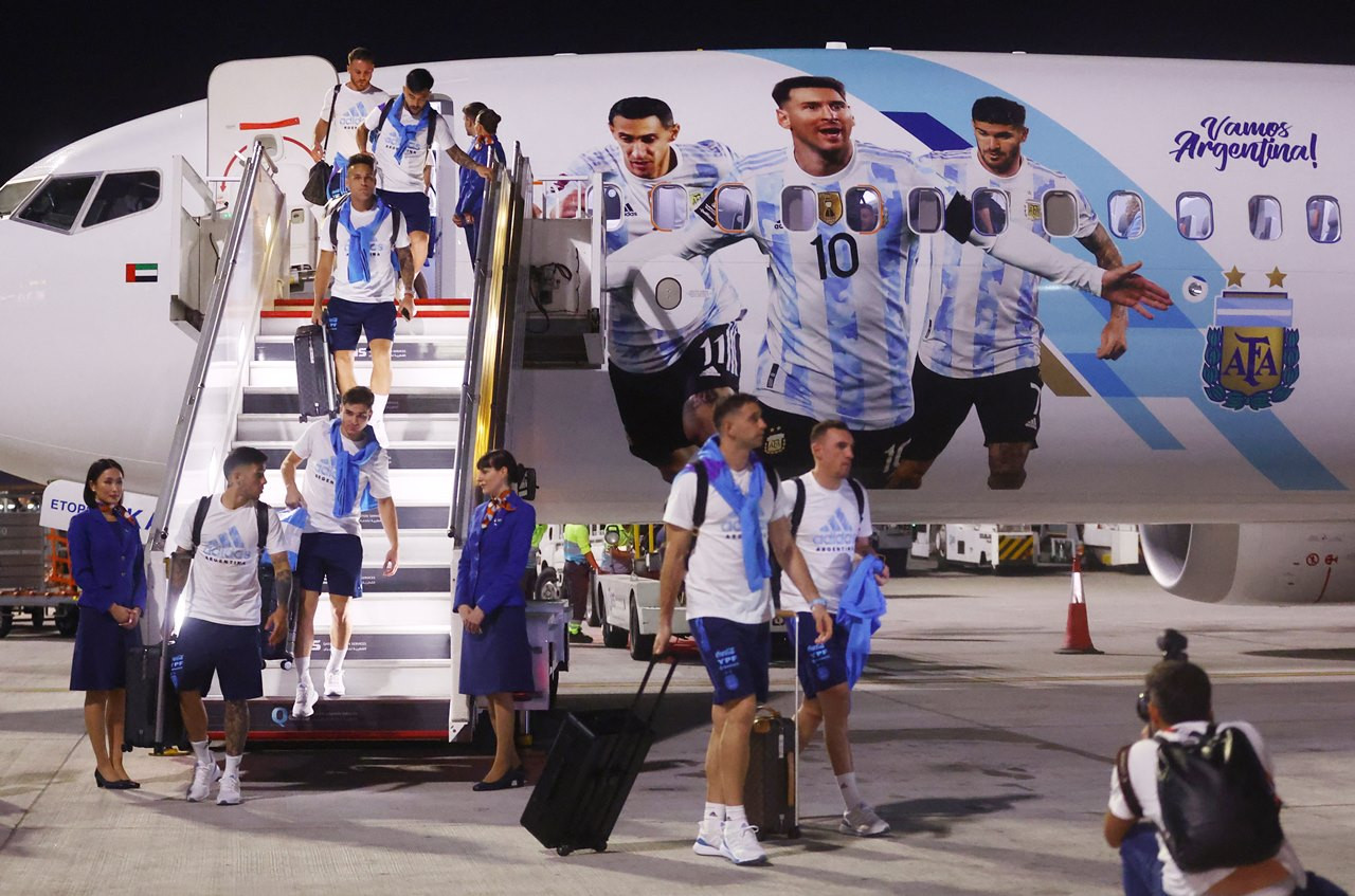 Máy bay riêng đưa ĐT Argentina đến thủ đô Doha, Qatar 