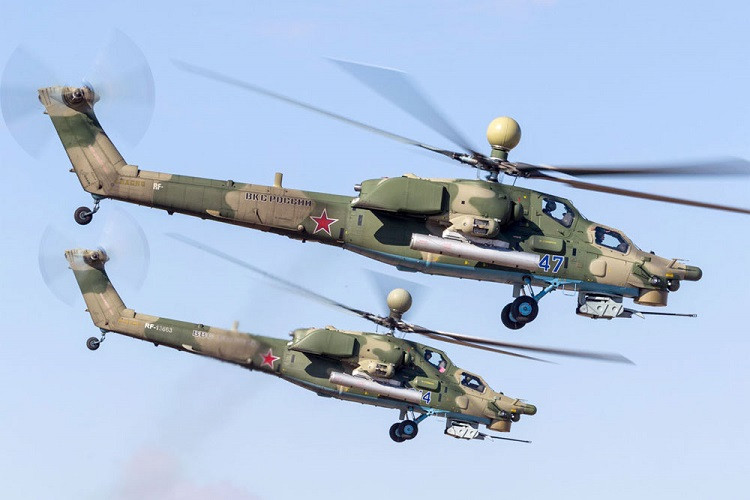 Xem trực thăng “kẻ tàn phá” tập kích đoàn xe thiết giáp Ukraine