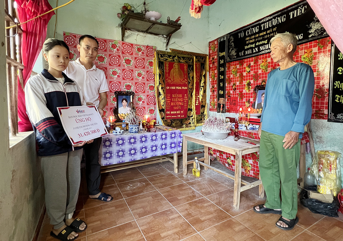 Trao hơn 30 triệu đồng đến 3 chị em mồ côi ở Nghệ An
