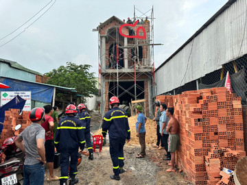 Sập giàn giáo, nam công nhân bị khối bê tông đè mắc kẹt trên tầng cao