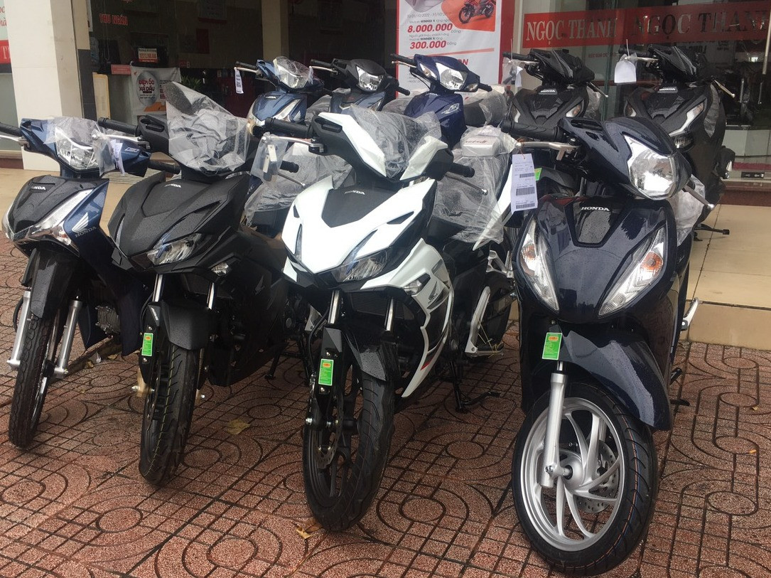 Cuối năm xe máy giảm giá mạnh, Honda Winner X 