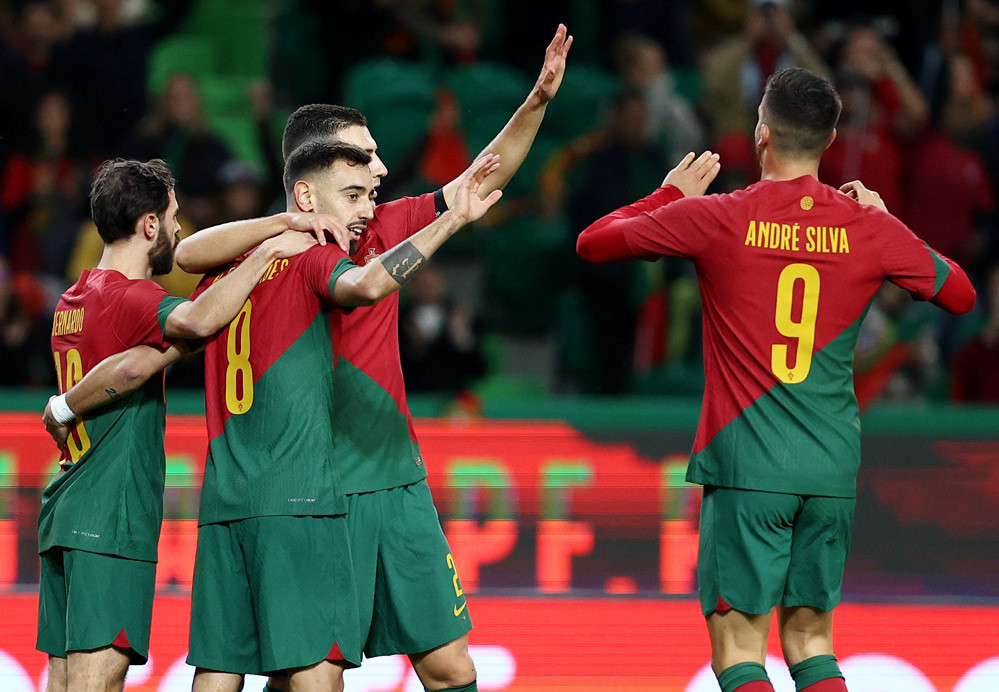 Bồ Đào Nha thắng to ngày vắng Ronaldo