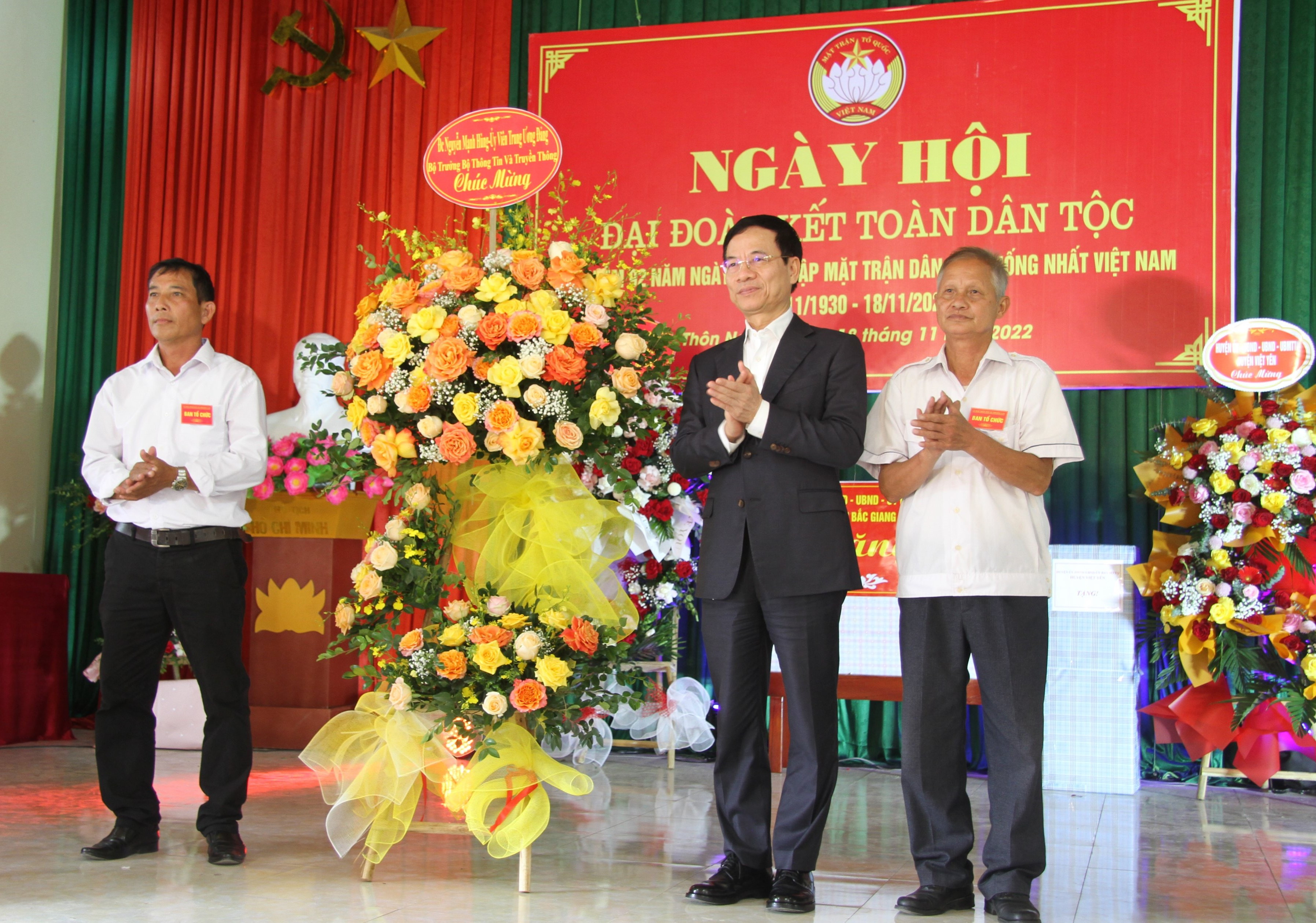 Bộ trưởng Nguyễn Mạnh Hùng dự Ngày hội Đại đoàn kết toàn dân tộc tại Bắc Giang