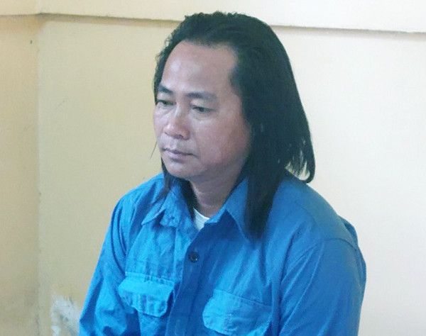 Bênh con trai, người đàn ông kéo băng nhóm đi chém phụ nữ