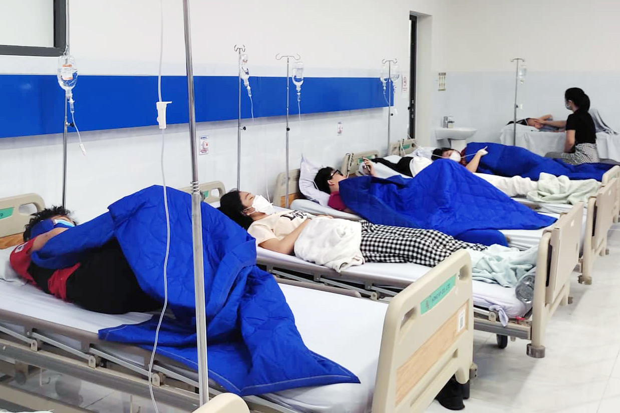 Nhiều học sinh ở Nha Trang nhập viện, nghi bị ngộ độc thực phẩm