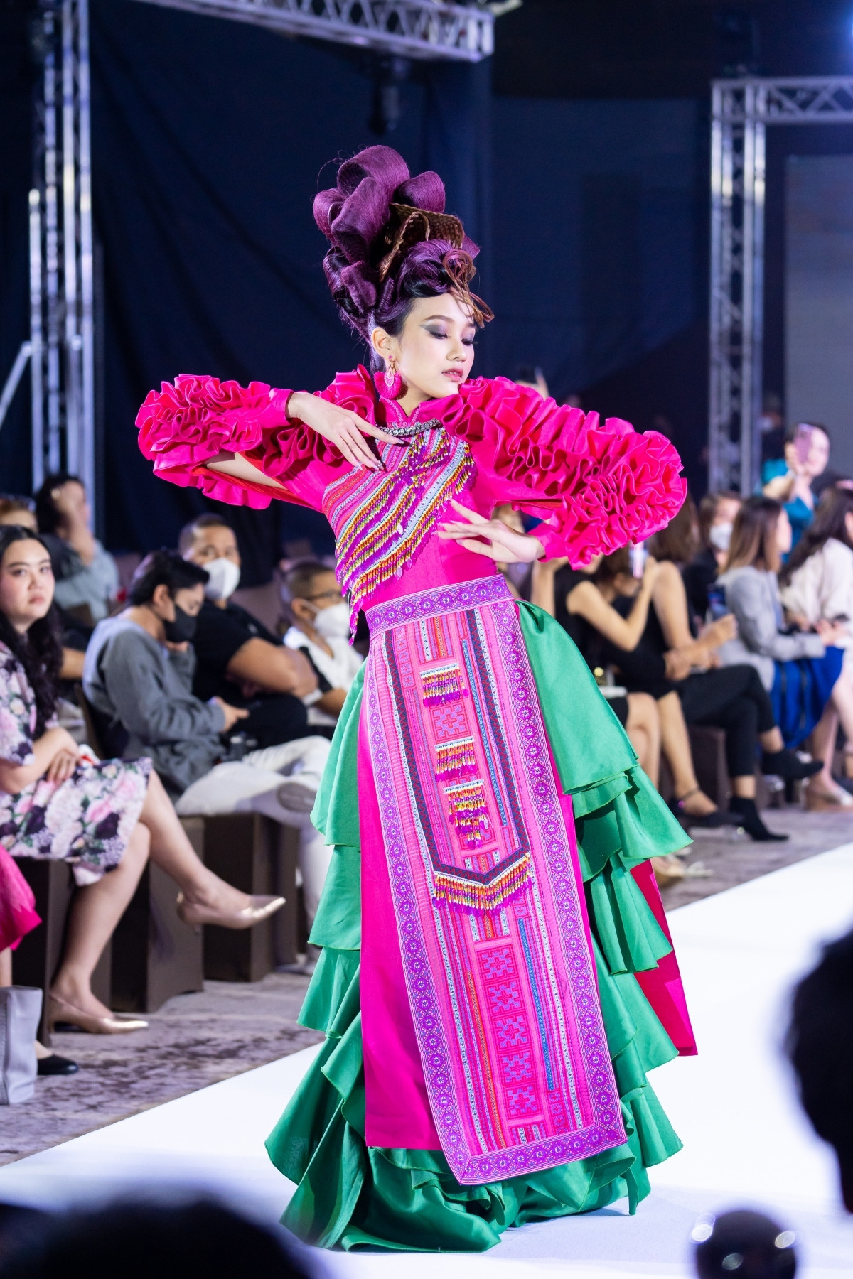 vietnamese ethnic costumes introduced at bangkok kids int l fashion week picture 2