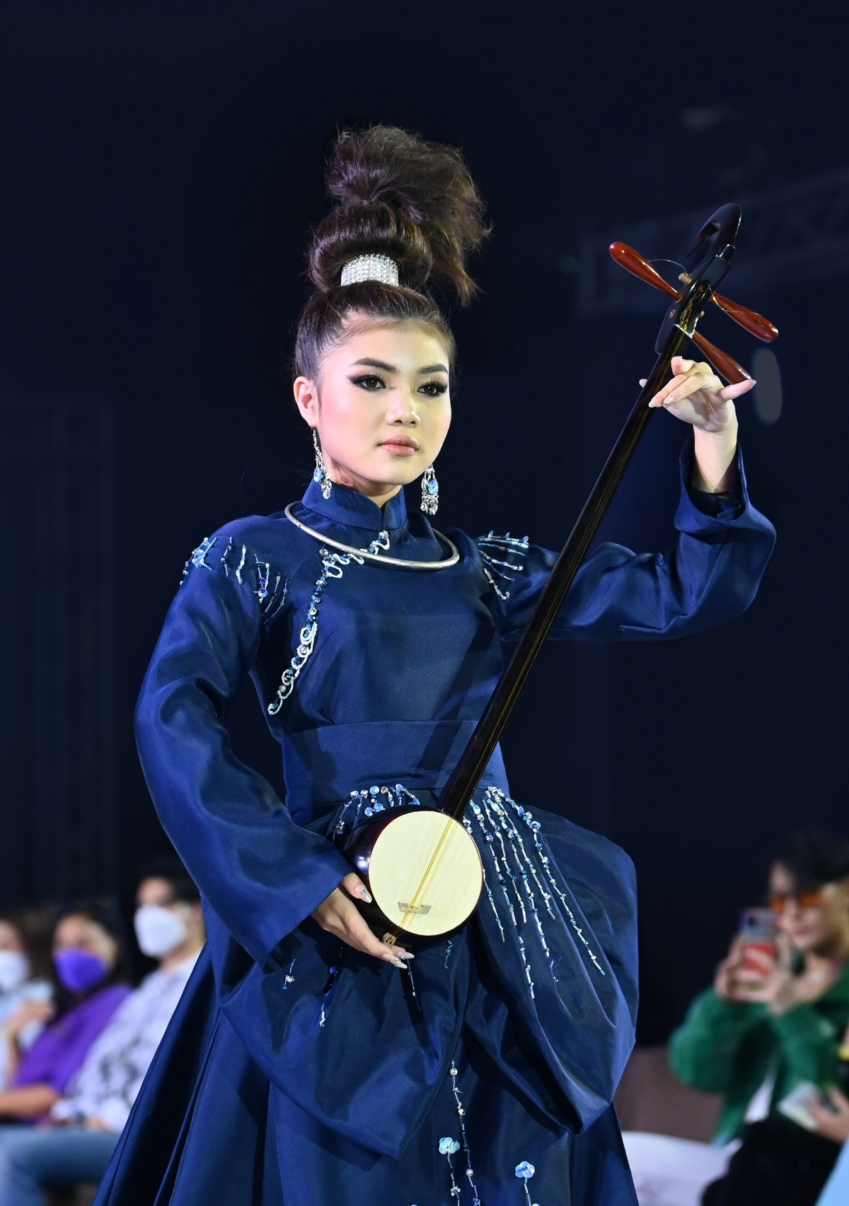 vietnamese ethnic costumes introduced at bangkok kids int l fashion week picture 3