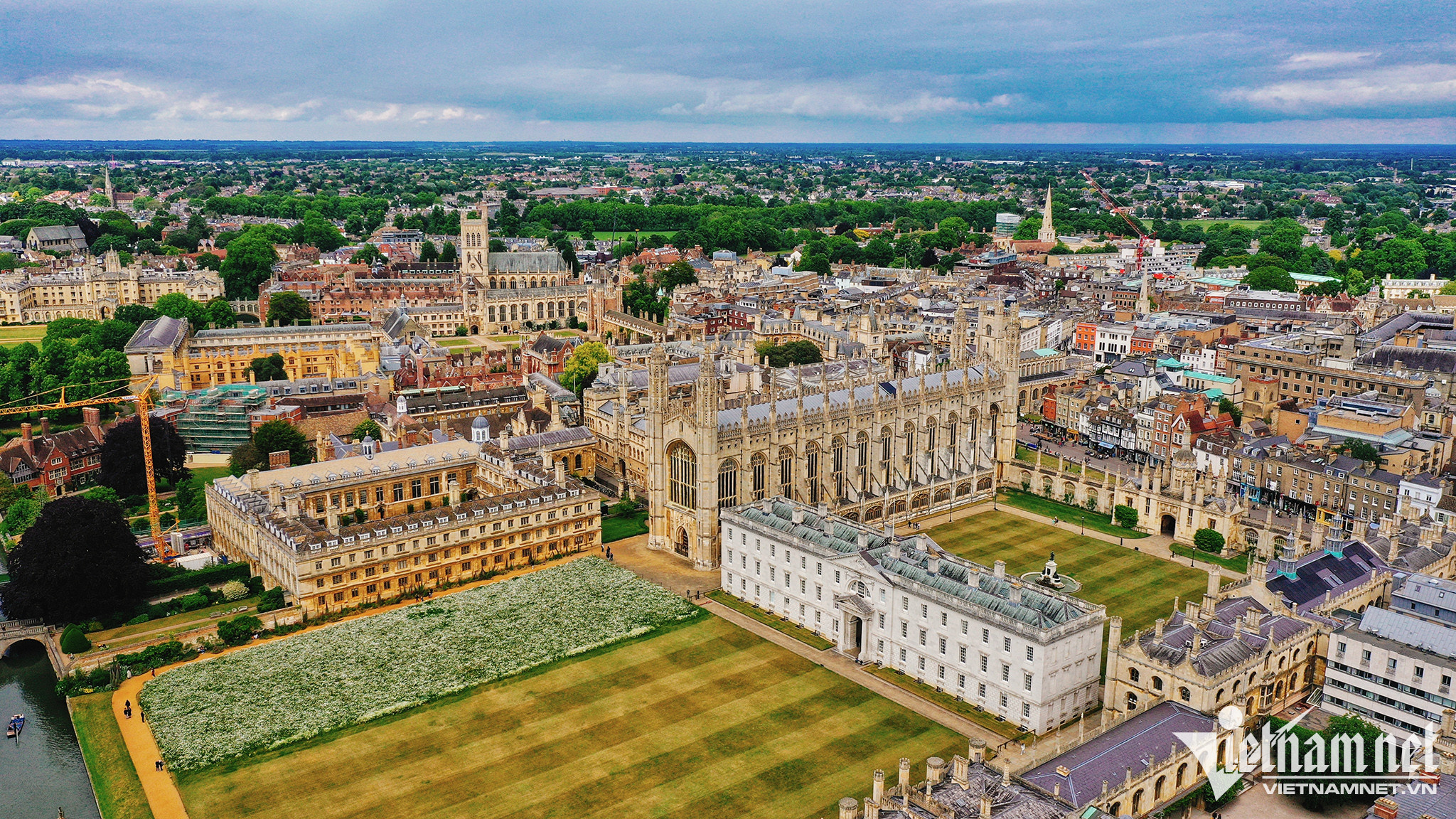 Đại học Oxford, Cambridge bị cho là thiên vị trường công, phân biệt trường tư