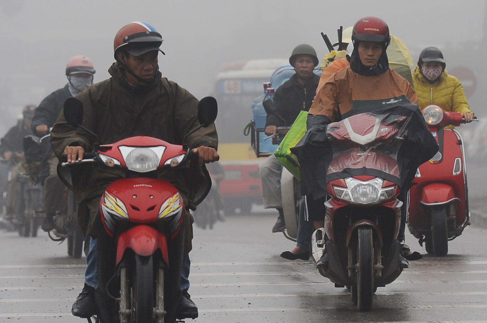 Dự báo thời tiết 19/11: Thêm không khí lạnh, nhiều vùng trên cả nước mưa to