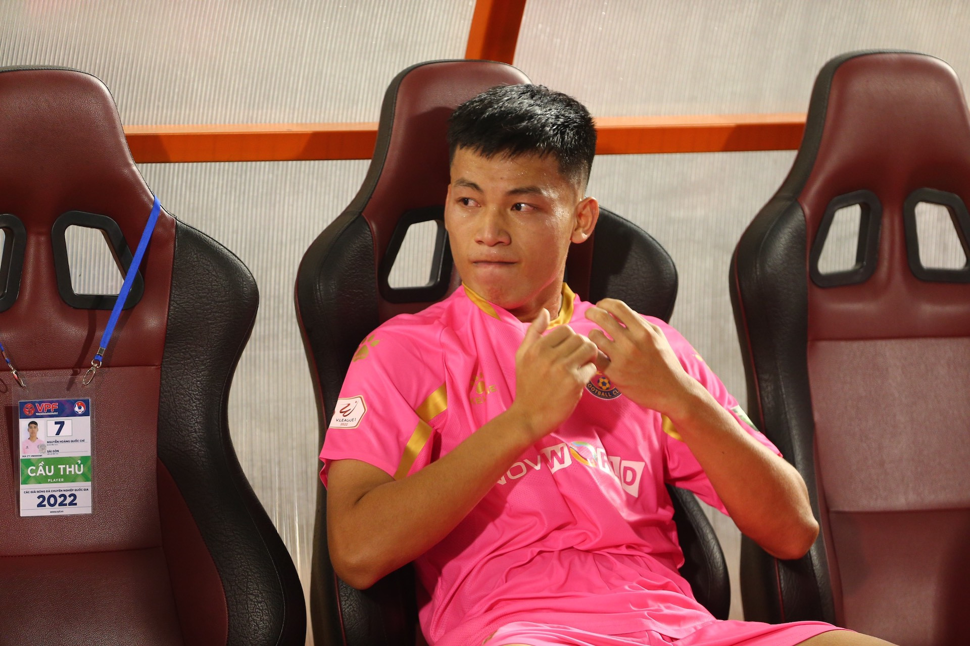Cầu thủ Sài Gòn FC khóc nức nở trong ngày xuống hạng