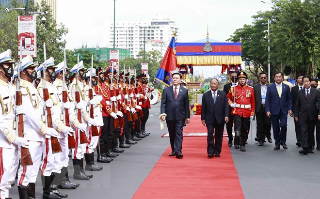 Lễ đón Chủ tịch Quốc hội Vương Đình Huệ thăm Vương quốc Campuchia