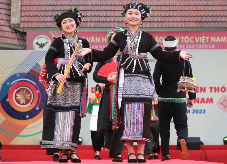 Unique costumes of ethnic minority groups in Vietnam ảnh 13