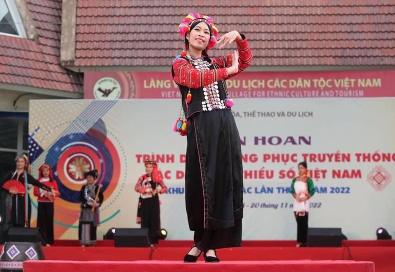 Unique costumes of ethnic minority groups in Vietnam ảnh 15
