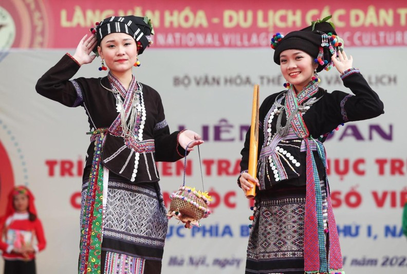 Unique costumes of ethnic minority groups in Vietnam ảnh 14
