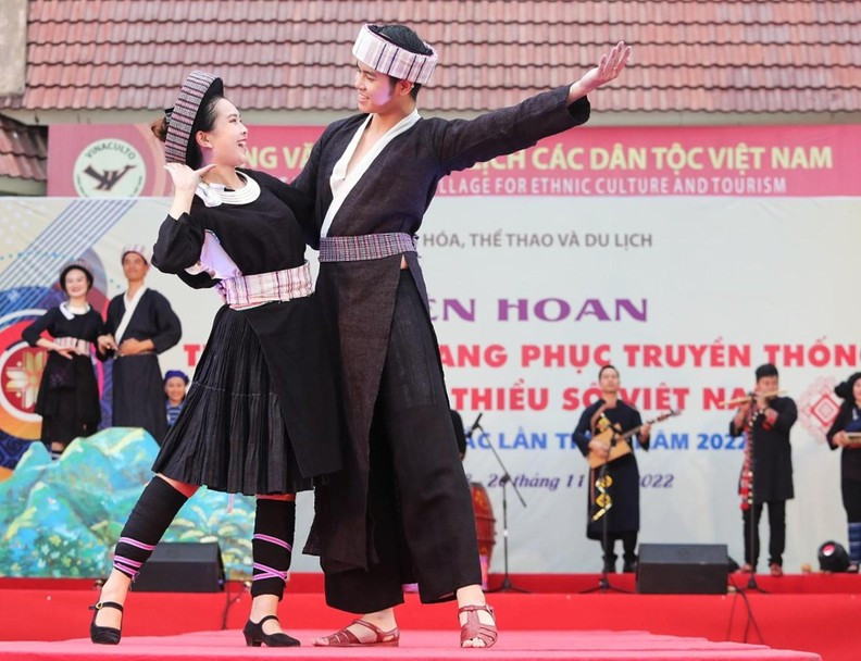 Unique costumes of ethnic minority groups in Vietnam ảnh 11