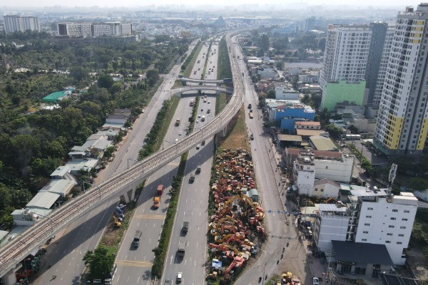 Điều chỉnh quy hoạch, TP.HCM muốn làm thêm loạt cao tốc, đường sắt để kết nối vùng