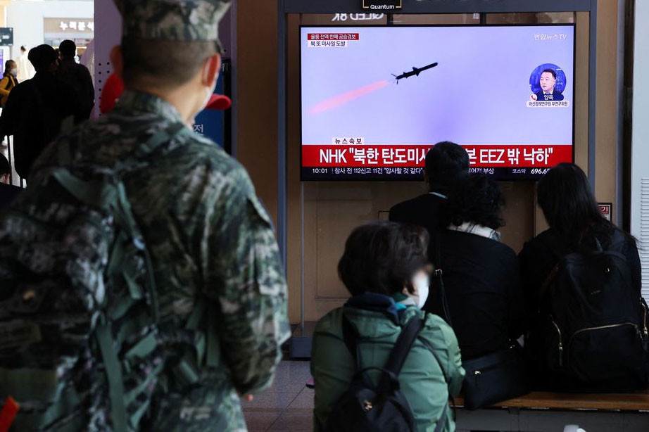 Tên lửa Triều Tiên lần đầu rơi xuống gần bờ biển, Hàn Quốc báo động không kích