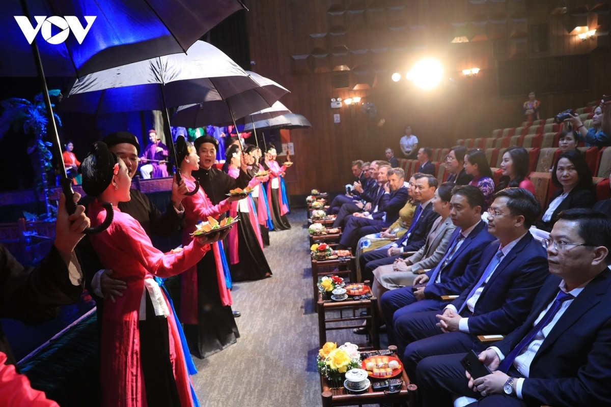 danish crown prince eager to discover hanoi culture picture 9