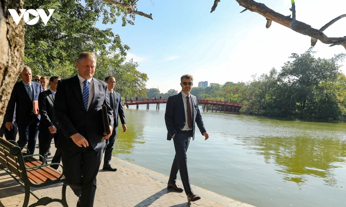 danish crown prince eager to discover hanoi culture picture 3