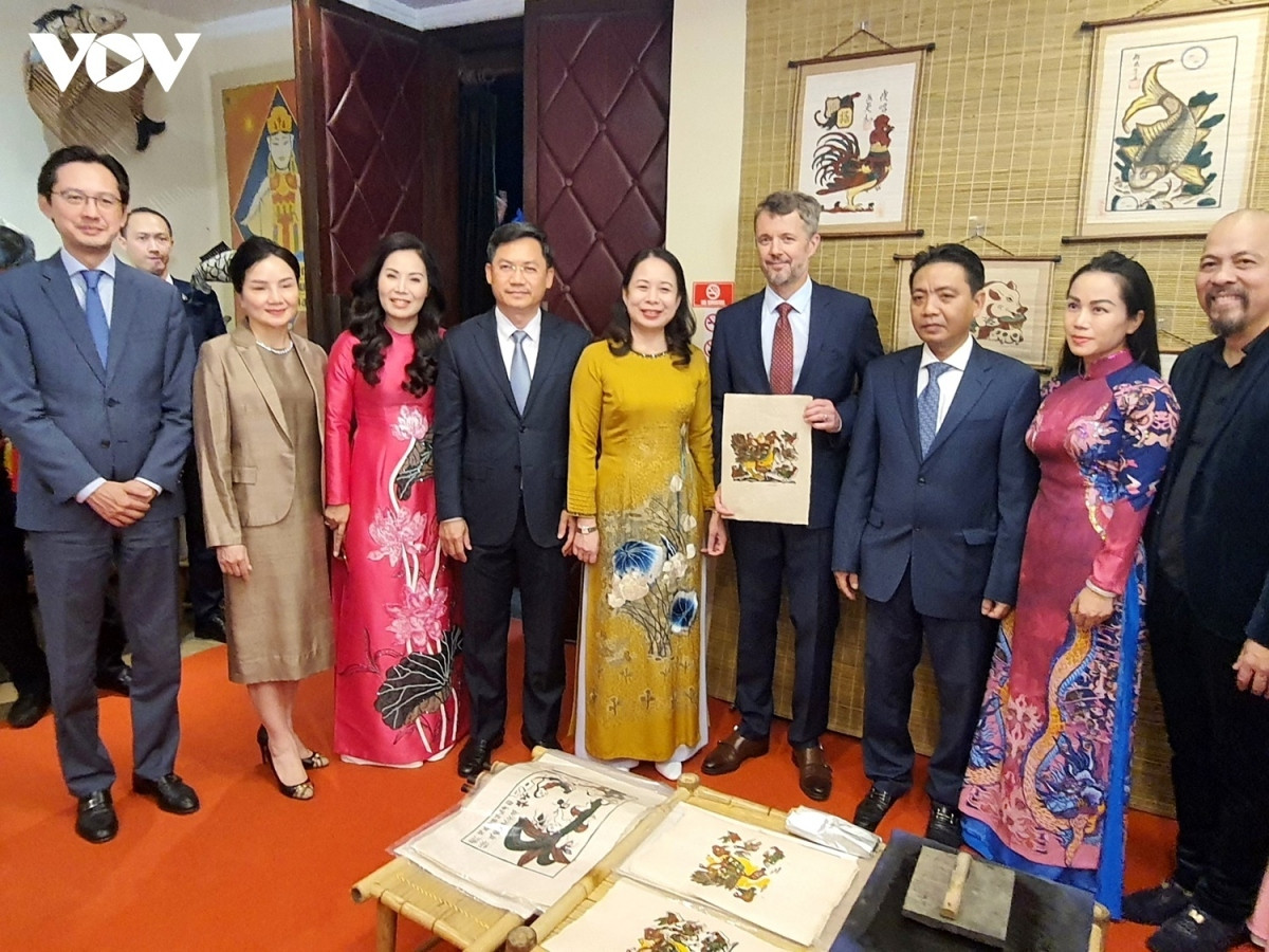 danish crown prince eager to discover hanoi culture picture 8