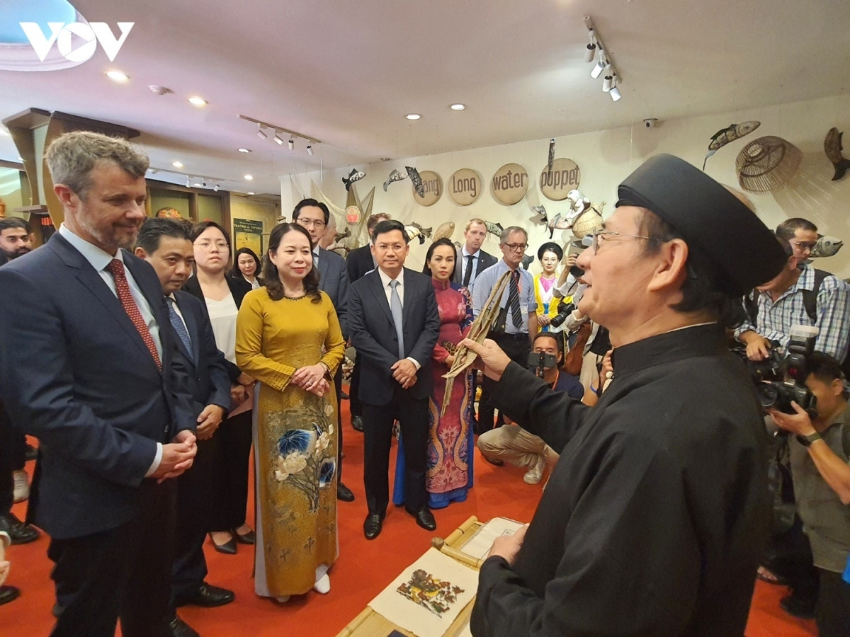 danish crown prince eager to discover hanoi culture picture 4
