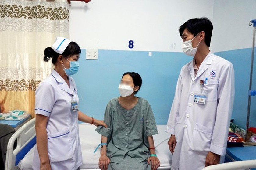 Surgeons of Gia Dinh People's Hospital succeed in removing 22-kg tumor ảnh 1