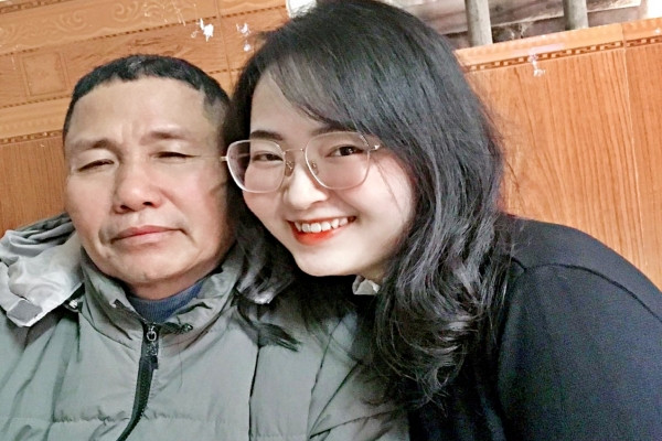 Cô gái bị cho đi lúc còn đỏ hỏn, hạnh phúc kể về bố mẹ nuôi