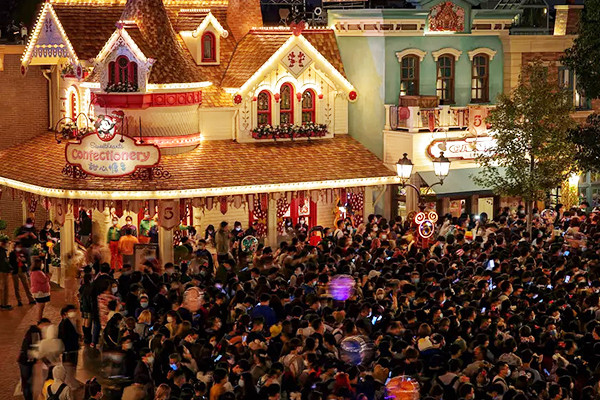 34.000 du khách bị giữ lại Disneyland Thượng Hải vì 1 ca Covid-19