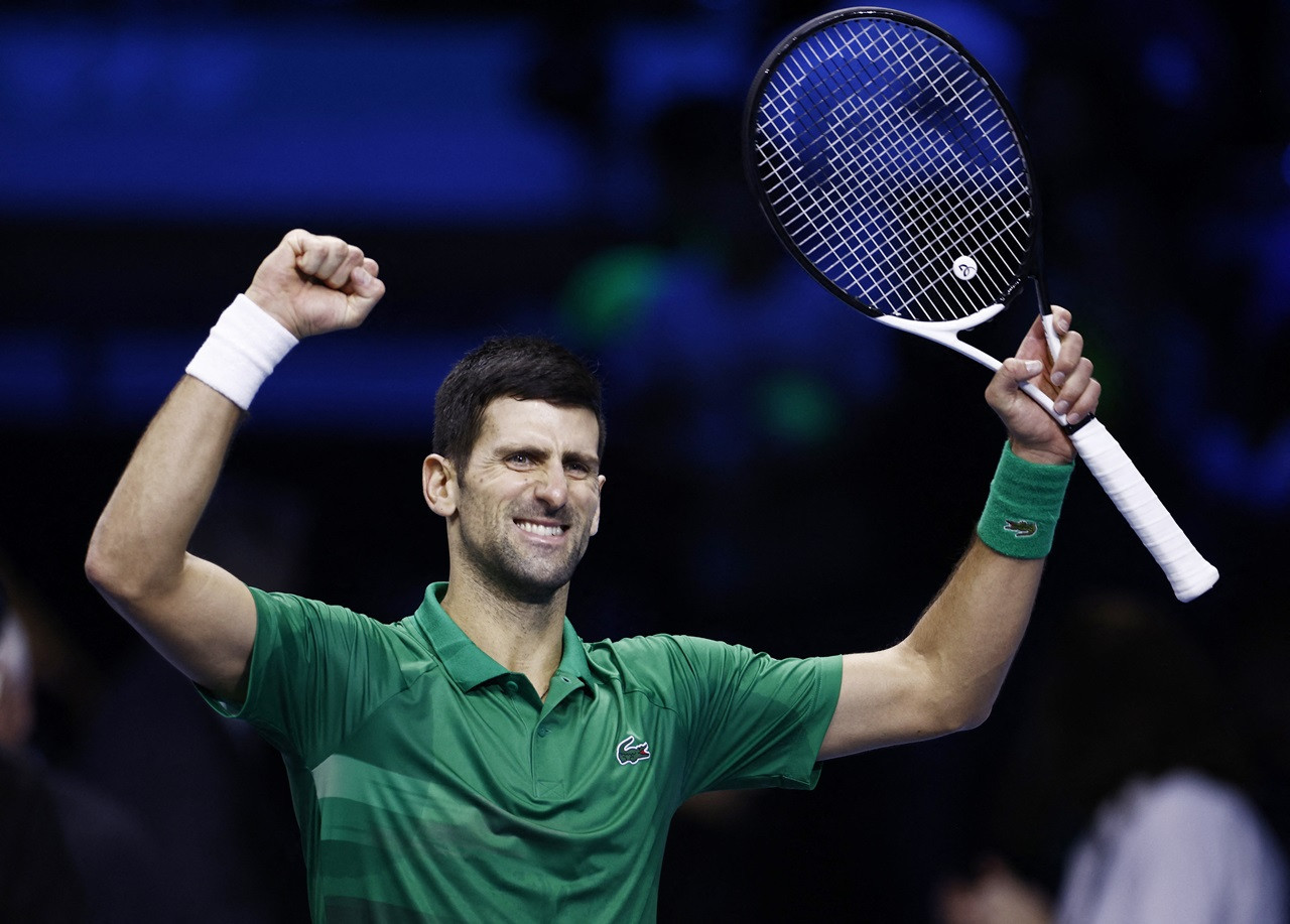 Djokovic vào chung kết ATP Finals sau 2 loạt 