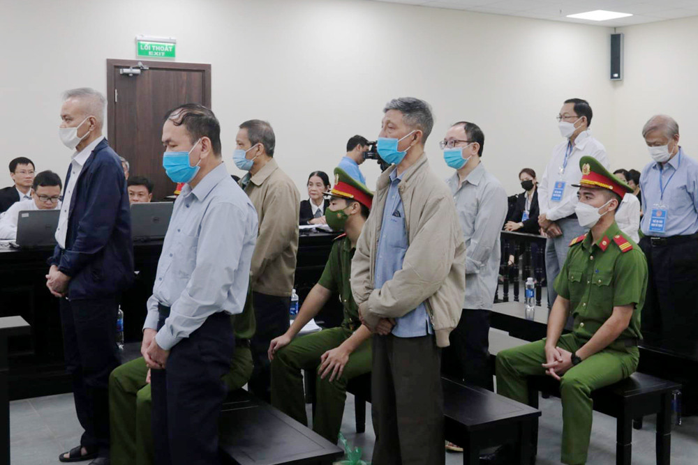 Hình ảnh đầu tiên phiên tòa xét xử cựu Thứ trưởng Bộ Y tế Cao Minh Quang