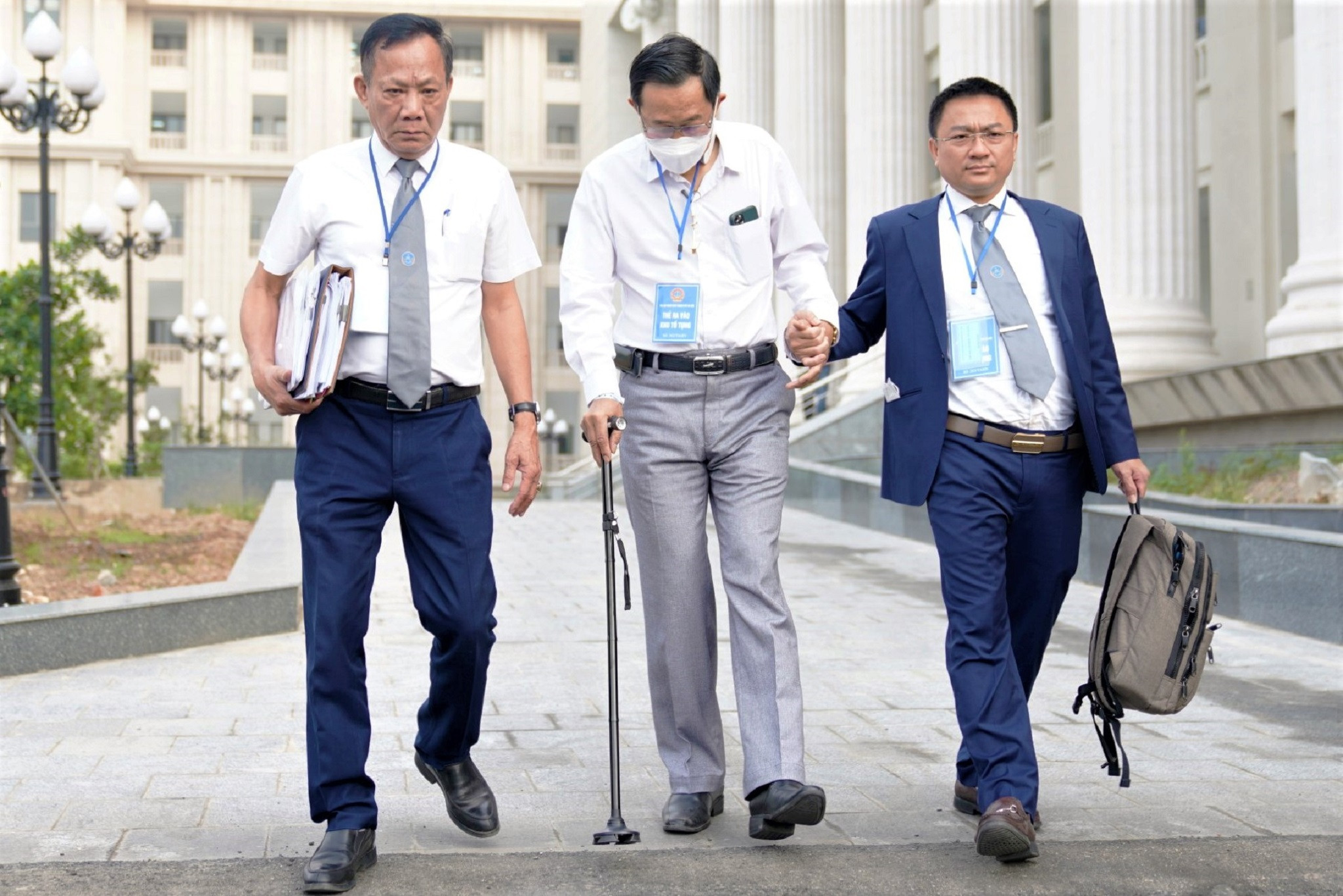 Cựu Thứ trưởng Cao Minh Quang xuất viện hầu tòa, bồi thường 1,5 tỷ đồng