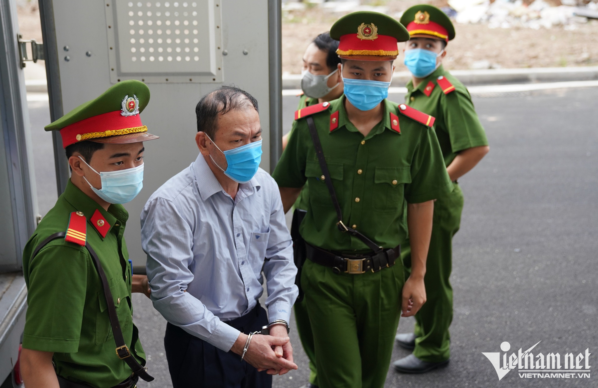 Xét xử cựu Thứ trưởng Bộ Y tế Cao Minh Quang và đồng phạm