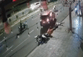 Thấy vợ cũ đi với 'trai lạ', điên cuồng lái xe tông cả hai trọng thương