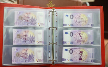 Hanoians admire souvenir collection of Euro banknotes for World Cup 2022