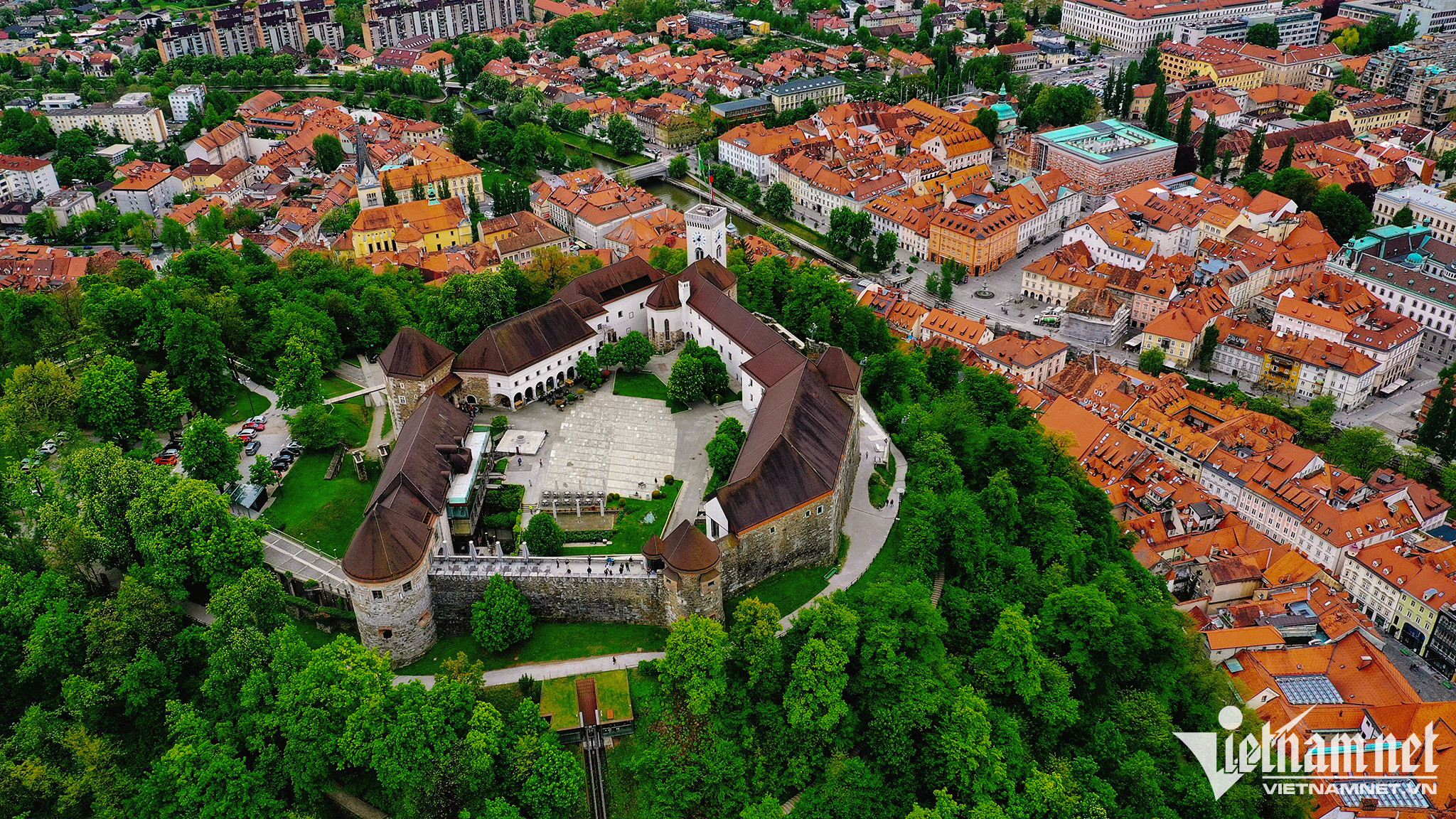 Thị trấn cổ Bled yên bình ở Slovenia