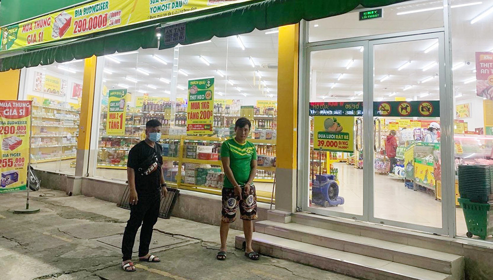 Bắt kẻ cầm kéo cướp ở cửa hàng Bách Hoá Xanh tại TP.HCM