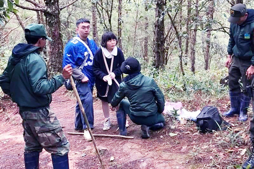 Giải cứu hai du khách bị lạc trong rừng ở Lâm Đồng