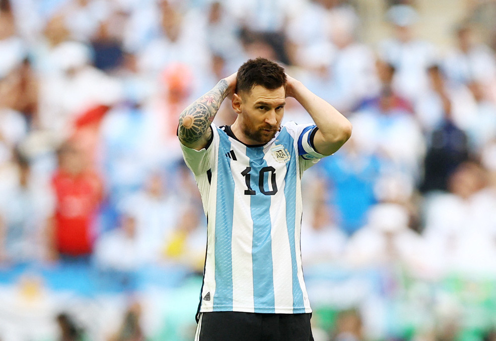 Messi World Cup 2022: World Cup 2022 đang đến gần và Messi sẽ có cơ hội lần thứ ba tham dự giải đấu này. Hãy cùng theo dõi hành trình của Messi và đội tuyển Argentina để chứng kiến những pha bóng đẹp nhất, những khoảnh khắc kinh điển và, hy vọng, sự vươn lên trong vị trí vô địch của đội tuyển!