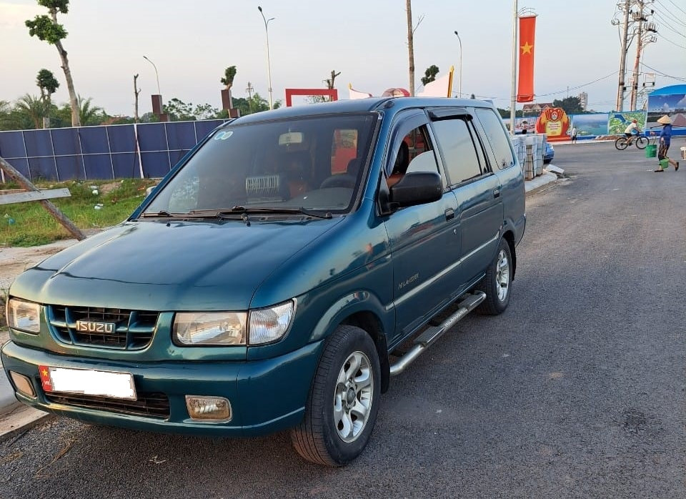 Xe 7 chỗ Isuzu MUX 2022 bán tại Việt Nam có giá từ 900 triệu đồng