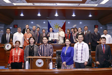Chủ tịch Quốc hội dự phiên họp Thượng viện Philippines, chứng kiến nghị quyết quan trọng