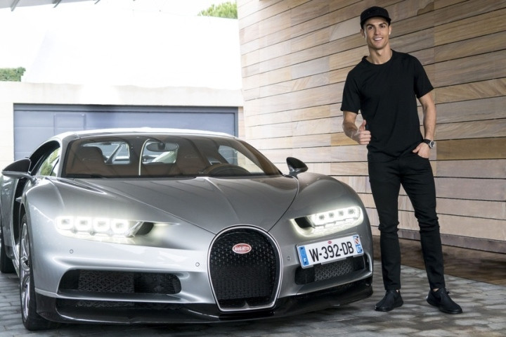 Bộ sưu tập xe hơi 18 triệu USD của Cristiano Ronaldo - 1