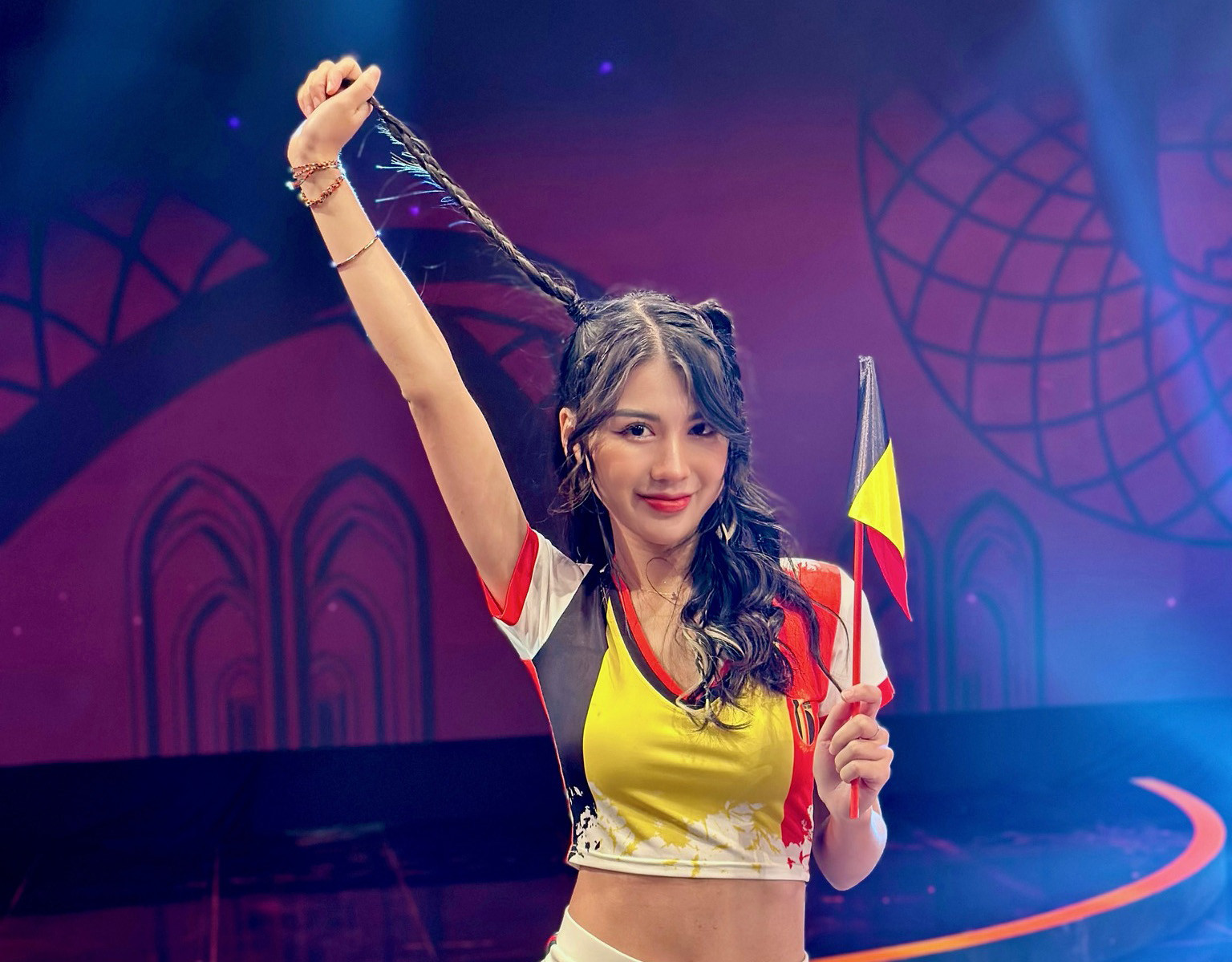 Ngắm vẻ đẹp hot girl 'Nóng cùng World Cup' yêu tuyển Bỉ