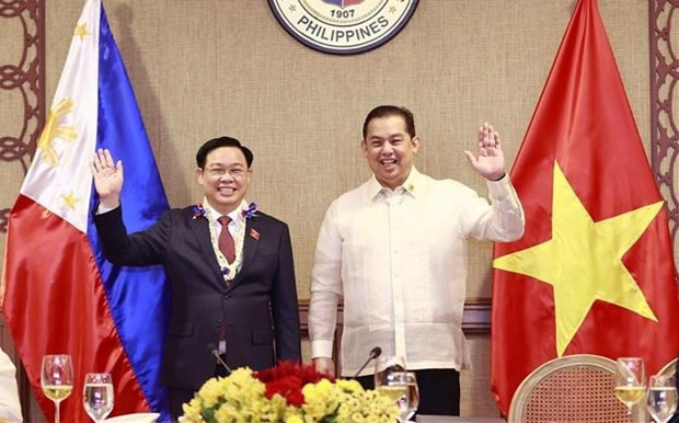 Top Vietnamese legislator holds talks with leader of Philippine House of Representatives