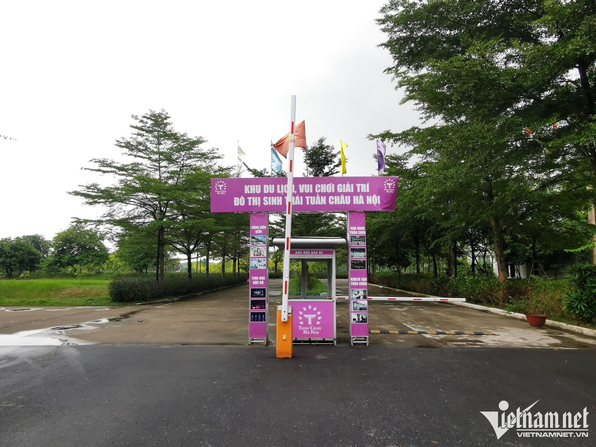 Toàn cảnh ‘Hạ Long trên cạn’ ở Hà Nội của ‘chúa đảo’ Tuần Châu vẫn mắc cạn | BĐS 3 Dự án được khởi công năm 2008, tiến độ được duyệt là đến quý IV/2020 nhưng đến nay, sau hơn thập kỷ triển khai, vẫn dở dang “mắc cạn”